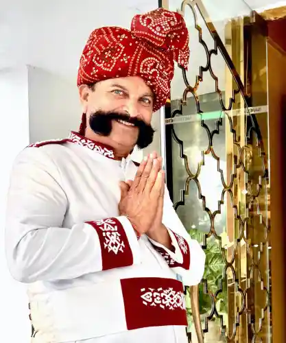 Herzlich Willkommen von V.S.Tomar in Clarks Shiraz in Agra